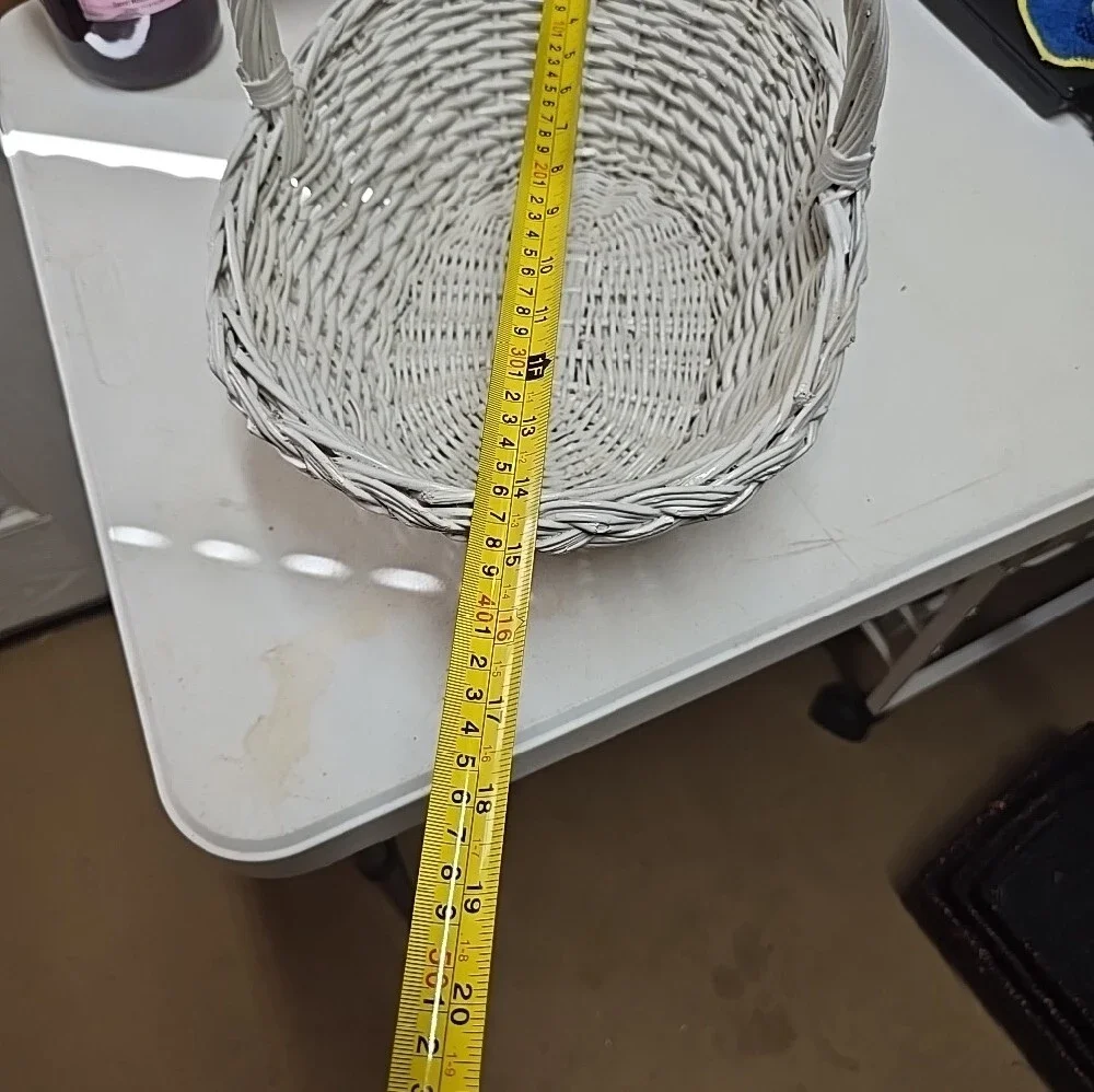 Vtg.White Wicker Handled Basket -(226)
